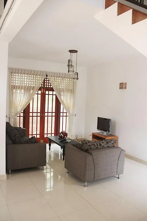 Hotel Red Rose Negombo