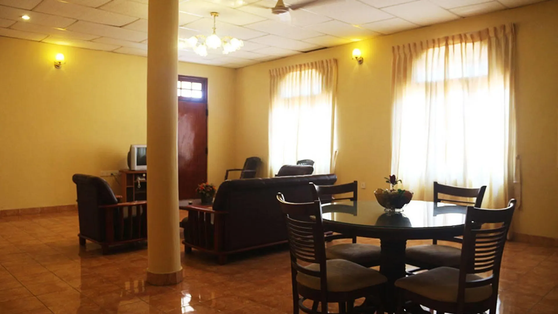 Hotel Red Rose Negombo