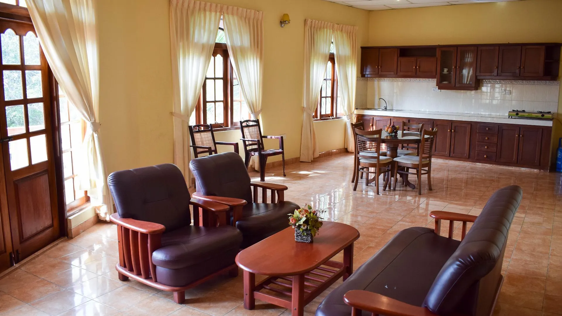 Hotel Red Rose Negombo