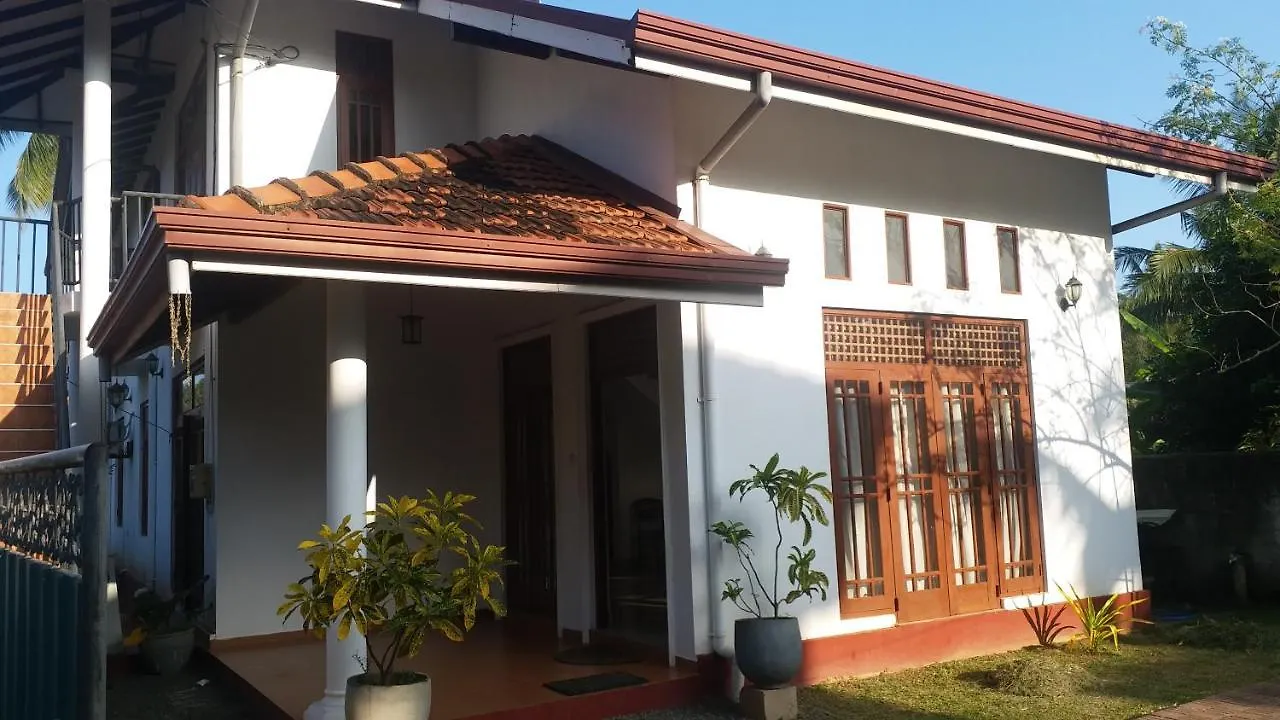 Hotel Red Rose Negombo