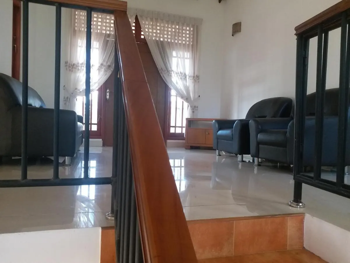 Hotel Red Rose Negombo