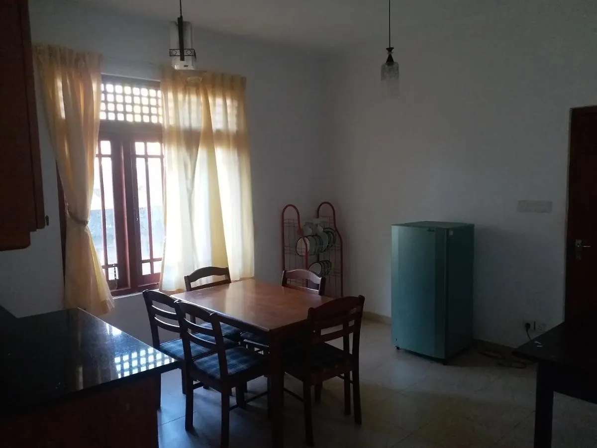 Hotel Red Rose Negombo